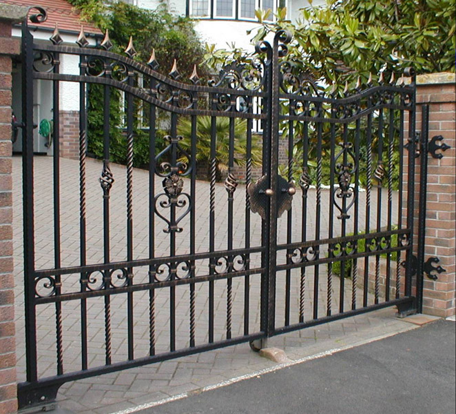 Edward Metal Gate Style
